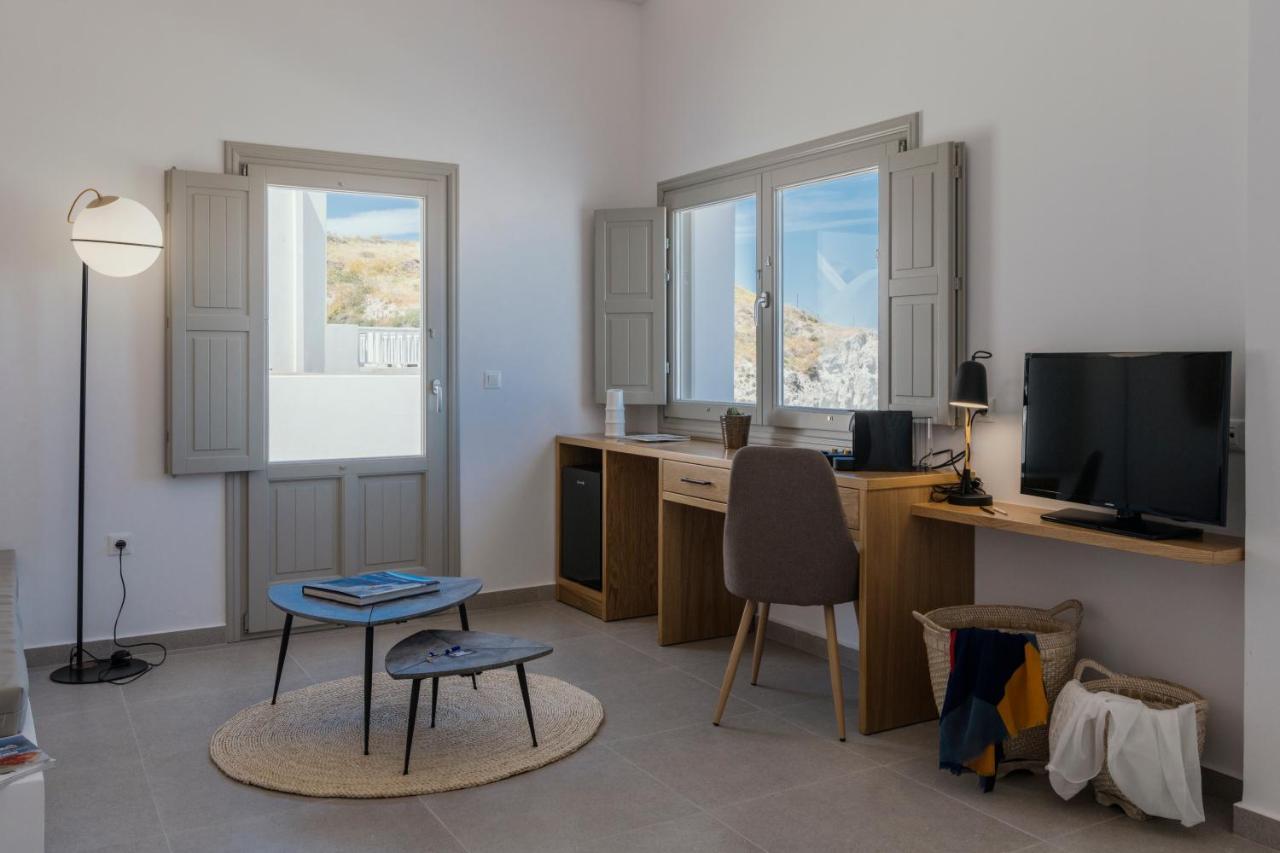 Symphony Suites Santorini Pýrgos Exterior foto